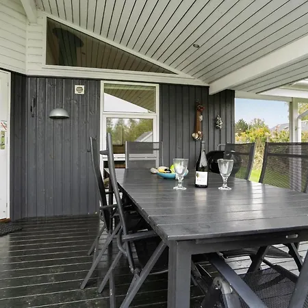 3 Bedroom Beautiful In Vaeggerlose *