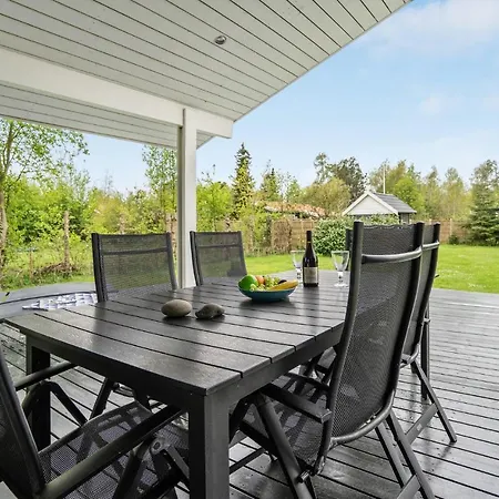 3 Bedroom Beautiful In Vaeggerlose 別荘 *